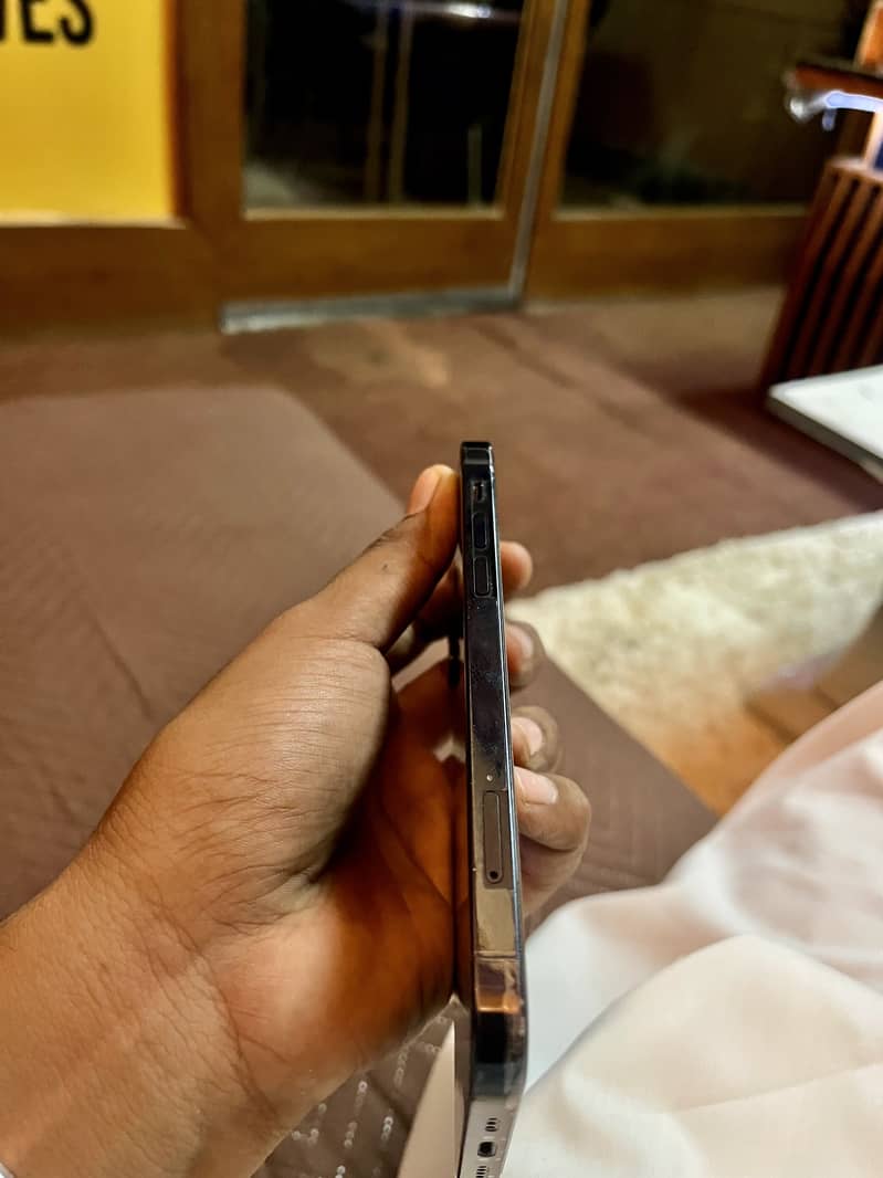 Apple iPhone 12 1
