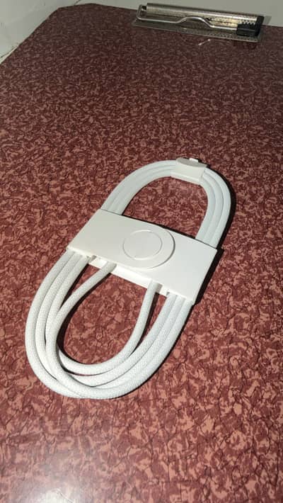 Apple original C-C cable Box pulled