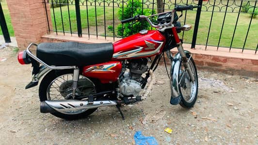 Hond 125 cgurjant for sall model 2016 Lahore nambir call n 03287246470