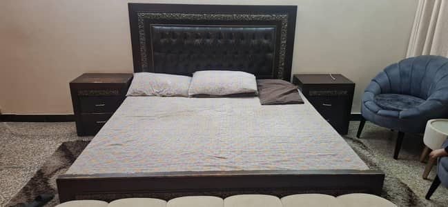 STYLISH BEDSET FOR SALE- GOOD CONDITION