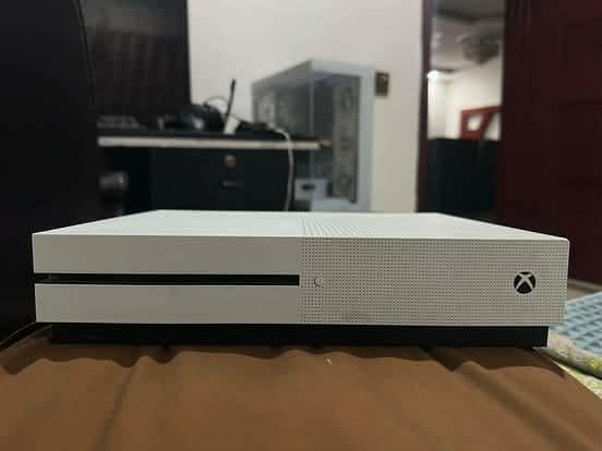 Xbox One S 1TB 4