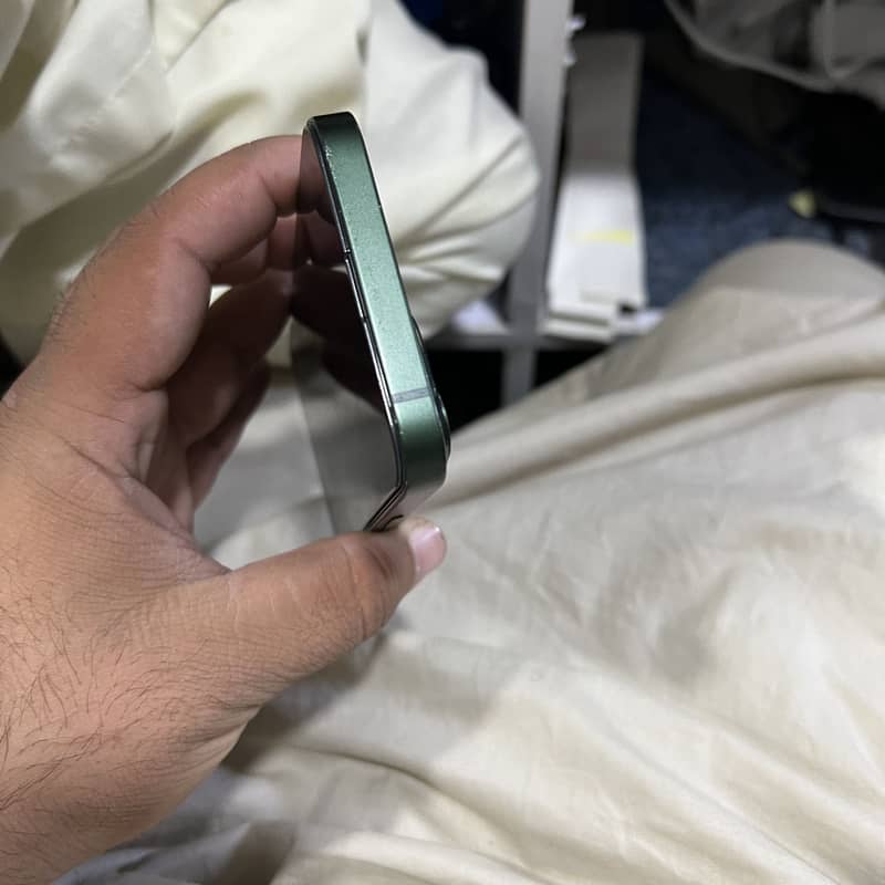 iPhone 13 9