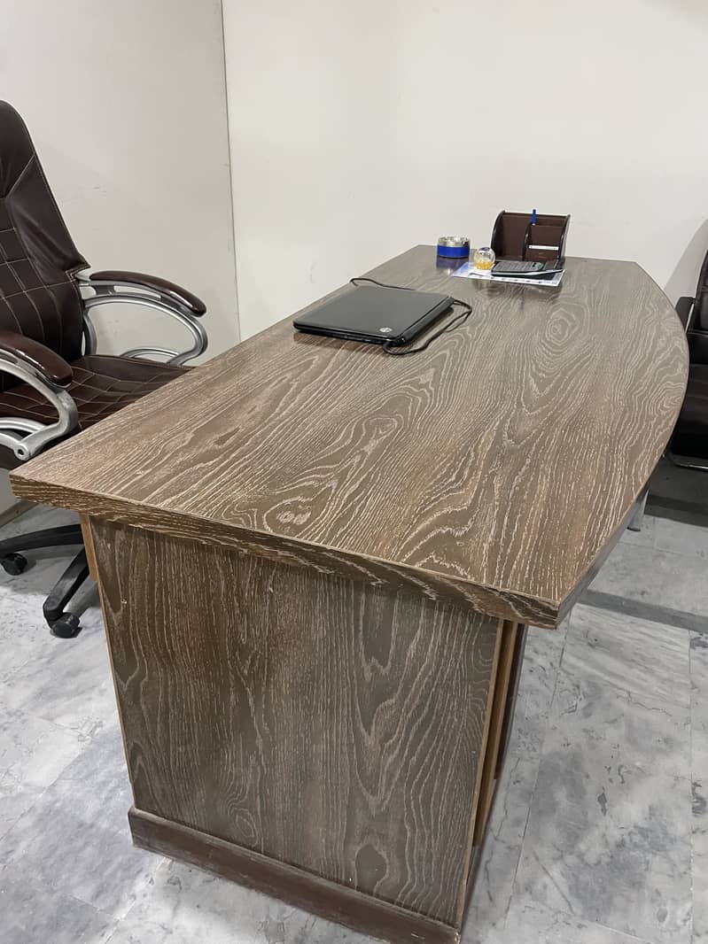Office Table Good condition 1