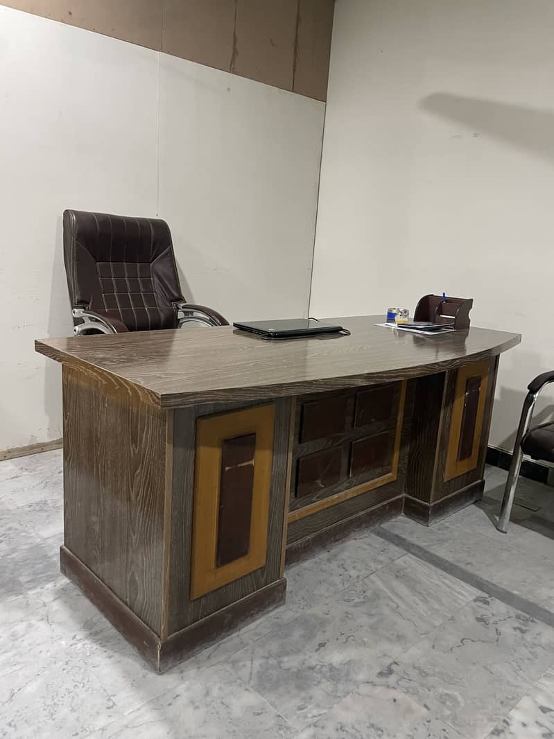 Office Table Good condition 5