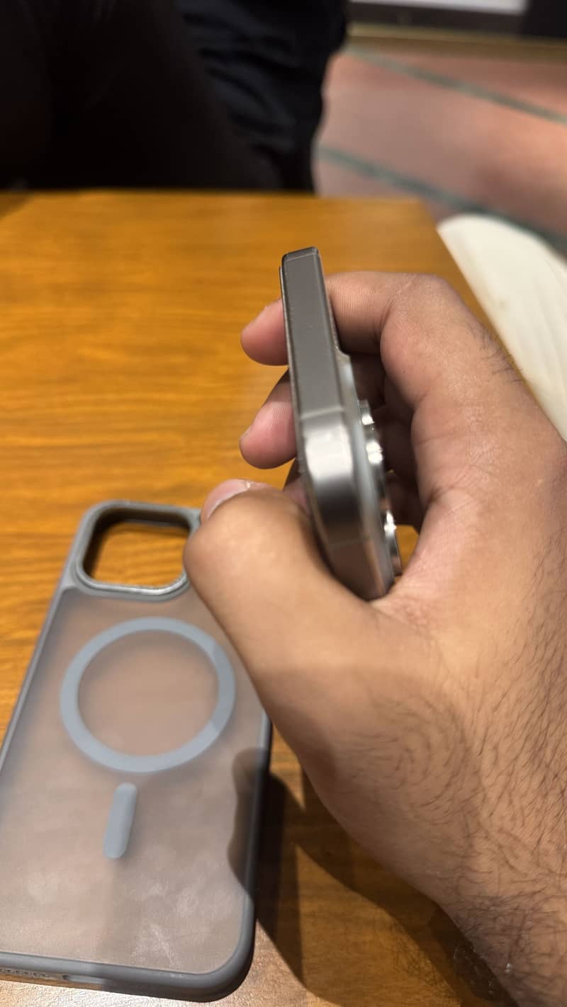 Apple iPhone 15 Pro Max 4