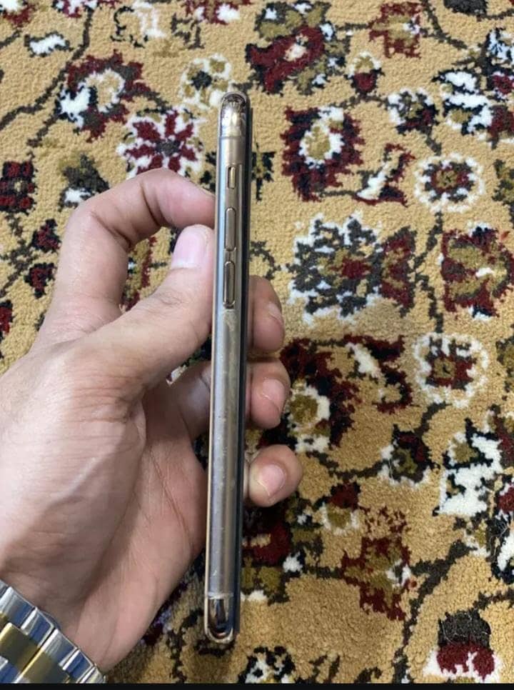 Apple iPhone 11 Pro 1