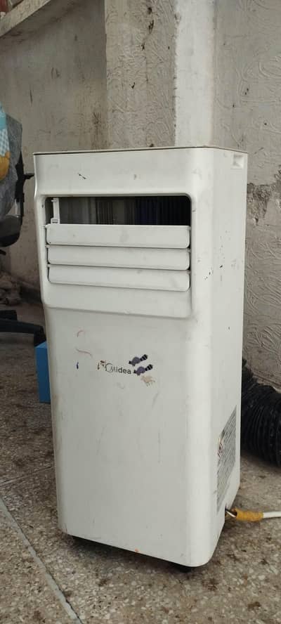 Midea Portable Air Conditioner 0.5Ton/ Spot AC for sale (Good Working)