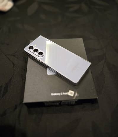 Samsung galaxy  Z Fold 5 brand new condtion