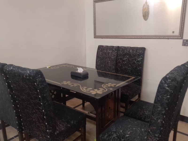 Dining table 0
