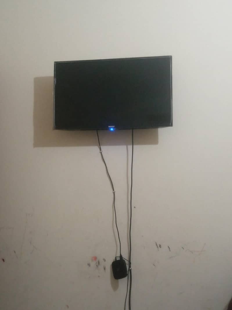 32" simple lcd 0