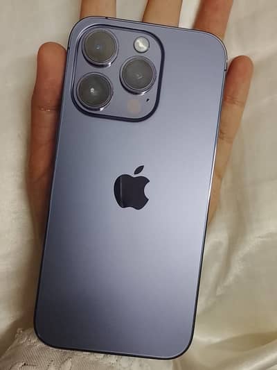 Apple iPhone 14 Pro + 2 covers