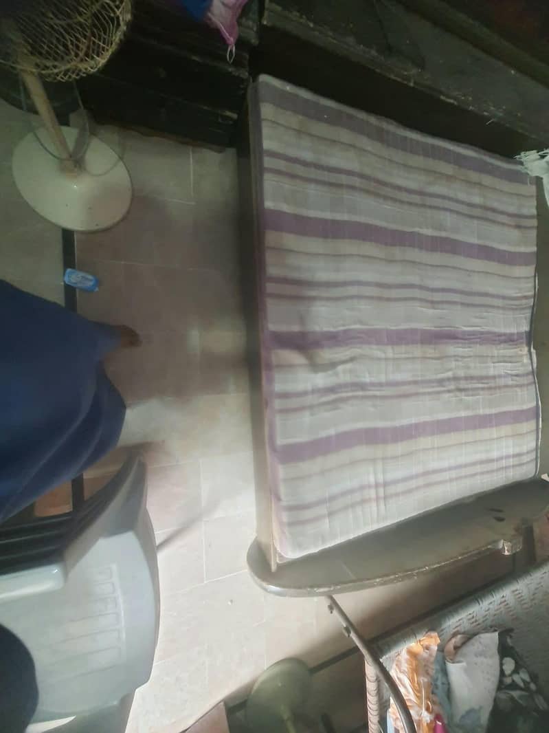 King size bed + 2 side tables 0
