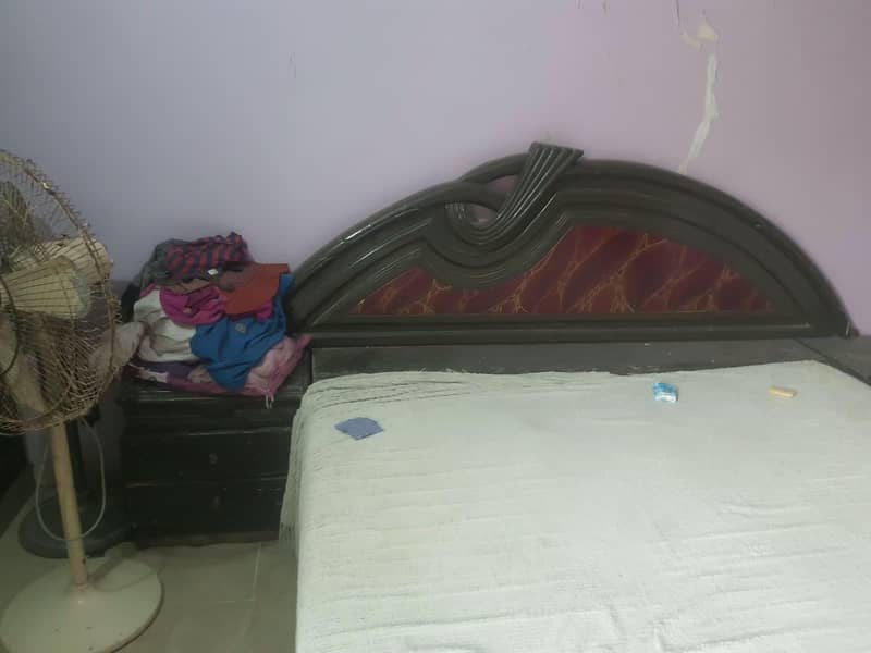 King size bed + 2 side tables 5
