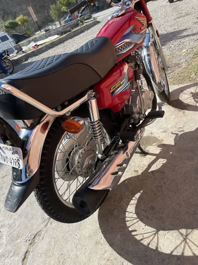 Honda 125 2024 totally genuine 29000 driven all punjab num
