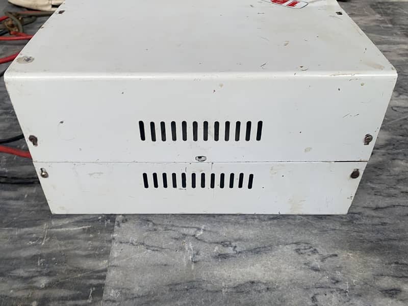1000 w ups 1