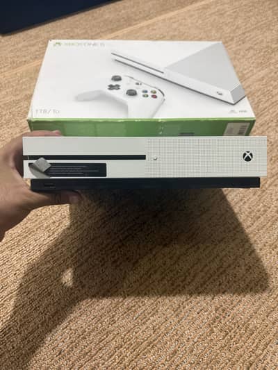 Xbox one s 1tb with box in excellent condition