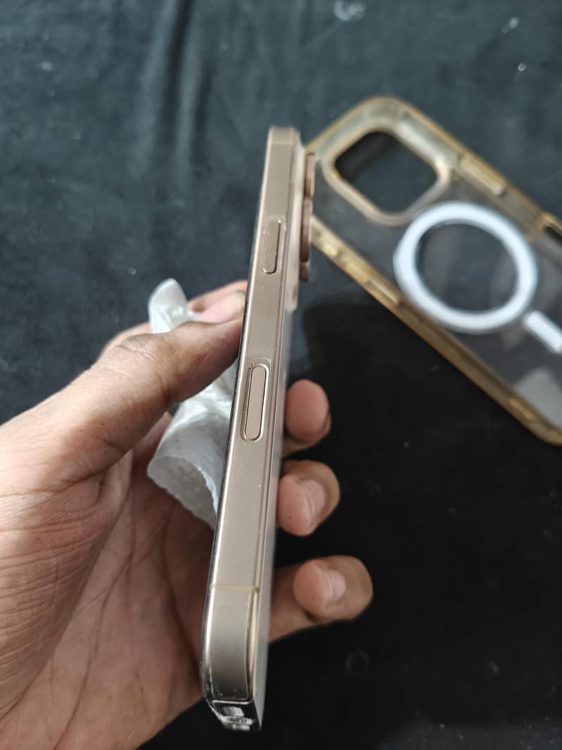 Apple iPhone 16 Pro 3