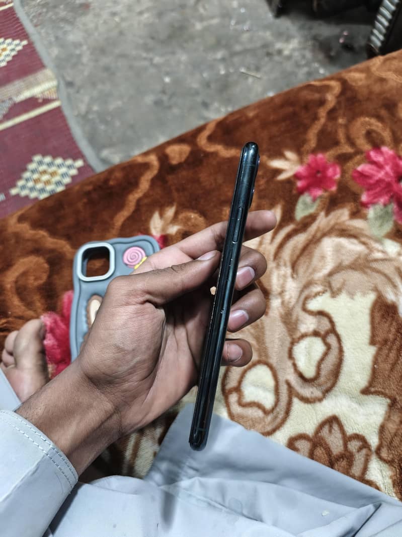 Apple iPhone 11 Pro Max 5