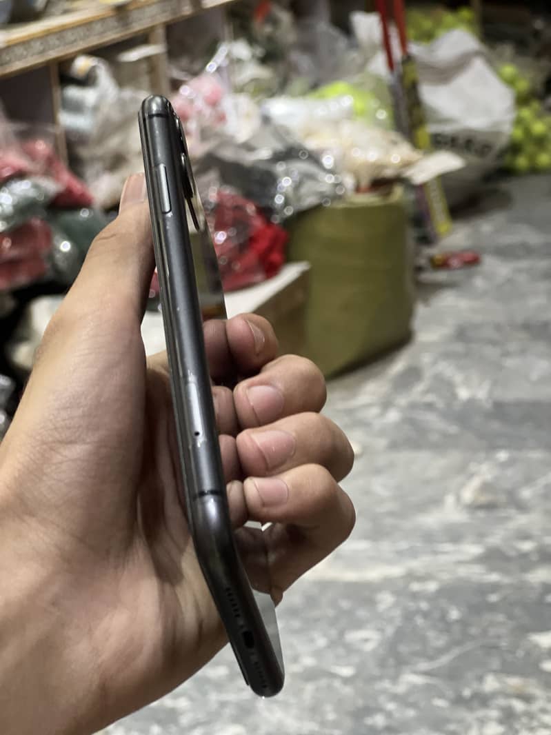 Apple iPhone 11 5