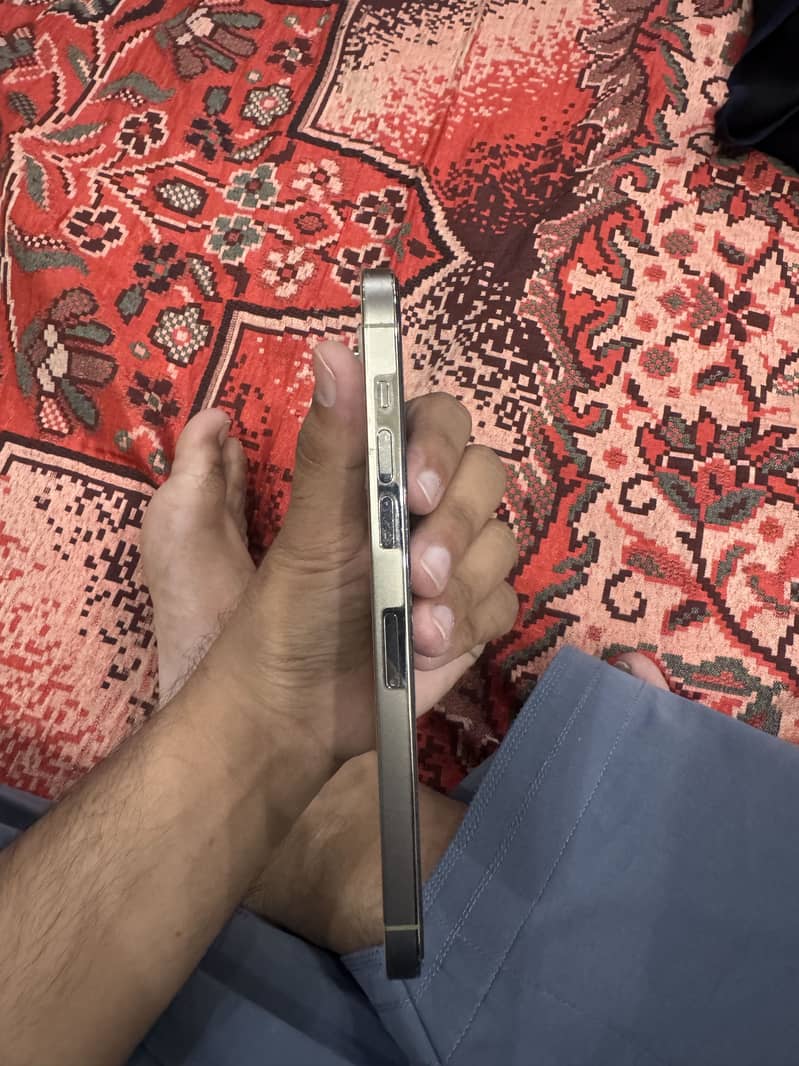 Apple iPhone 14 Pro Max 0
