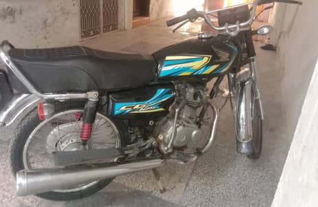Honda 125 motorcycle all ok condition complete documents 03355810334