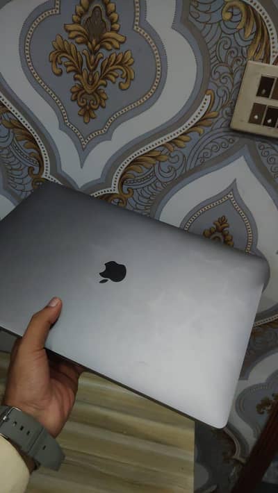 Apple MacBook Pro 15" 2018 Core i7 | 16GB RAM | 256GB SSD | Windows ma