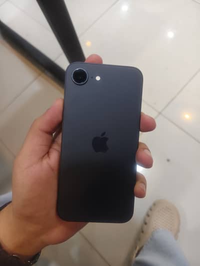 Apple iPhone 16e