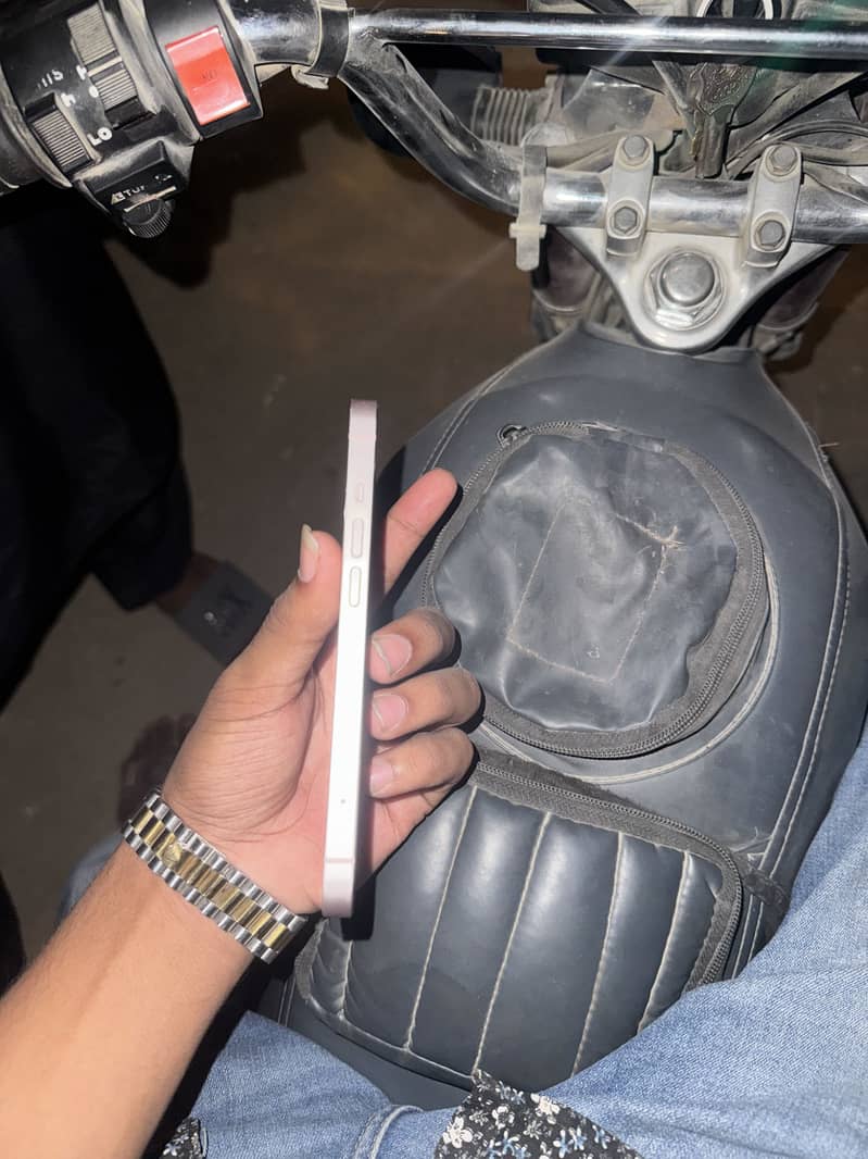 Apple iPhone 13 1