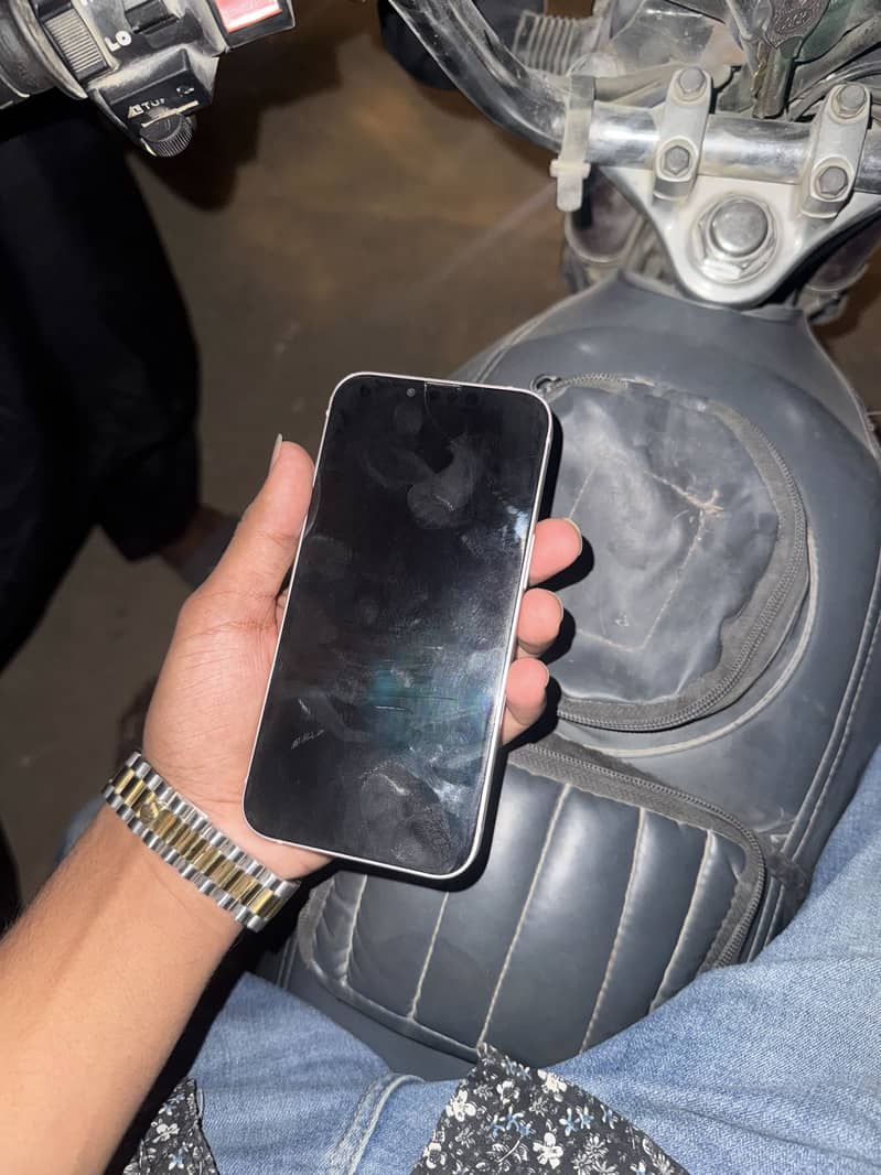 Apple iPhone 13 2