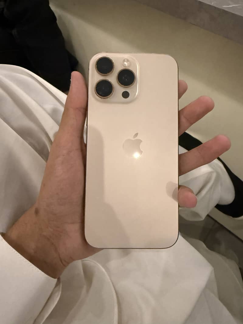 Apple iPhone 16 Pro Max 0
