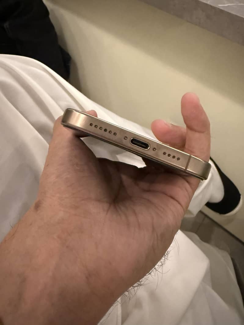Apple iPhone 16 Pro Max 1