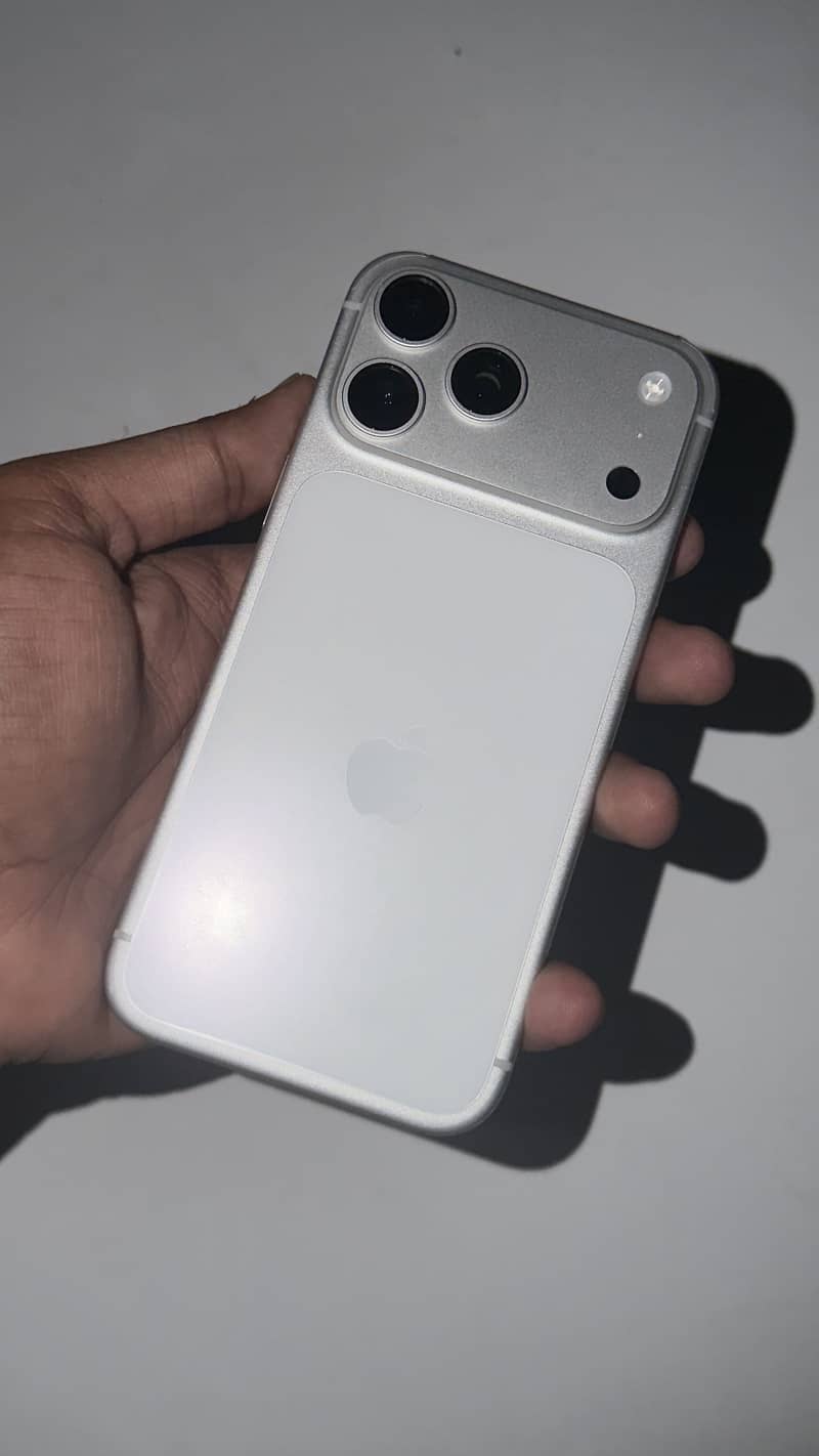 Apple iPhone 17 Pro Max 0