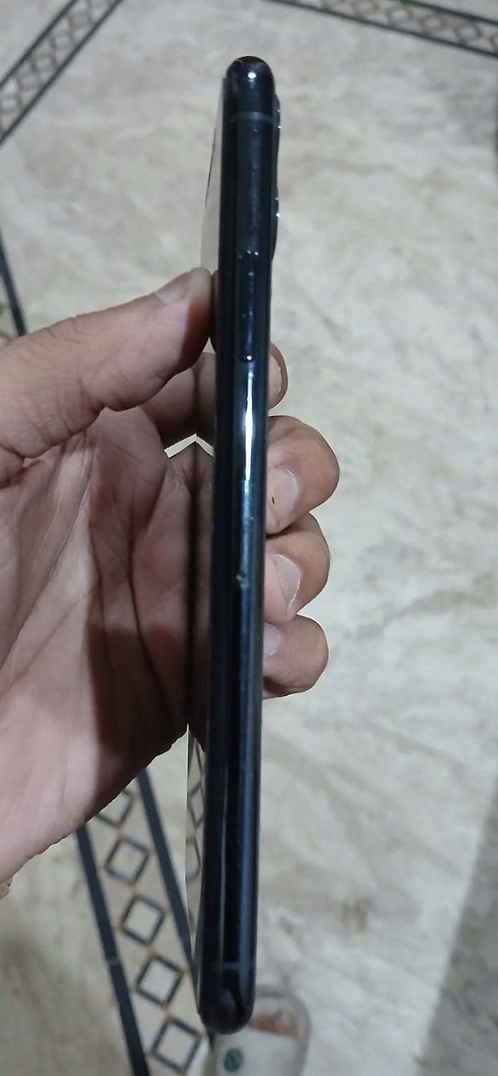 Apple iPhone 11 Pro Max 1
