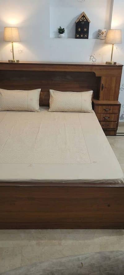Modern Wooden Queen-Size Bed with Headboard Storage