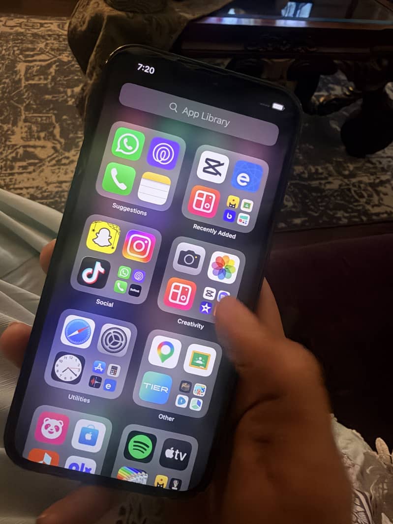 Apple iPhone 13 0