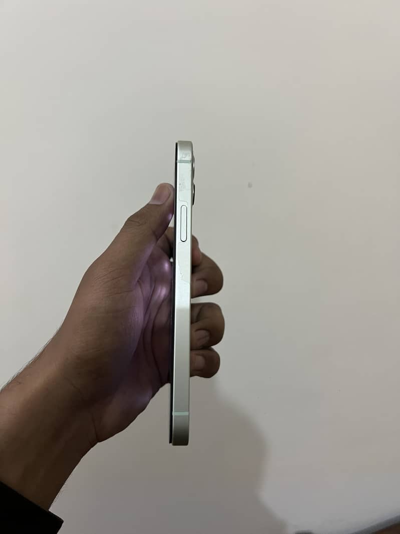 Apple iPhone 12 6