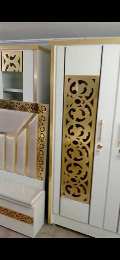 Furniture set, double bed 6.5×6 size, divider, almari, etc