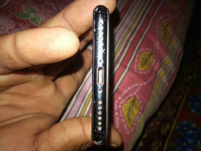 Apple iPhone SE2022 11