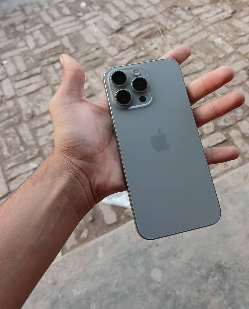 Apple iPhone 15 Pro Max 0