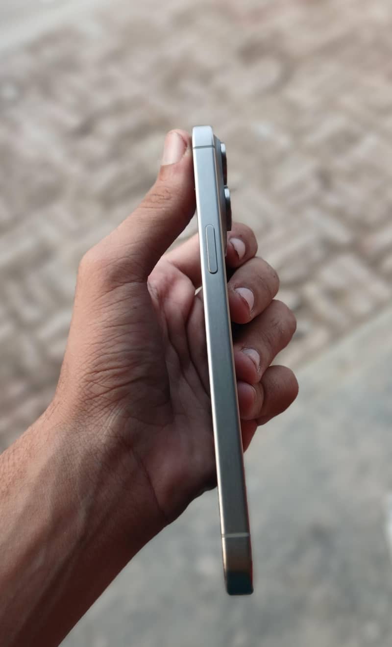 Apple iPhone 15 Pro Max 5