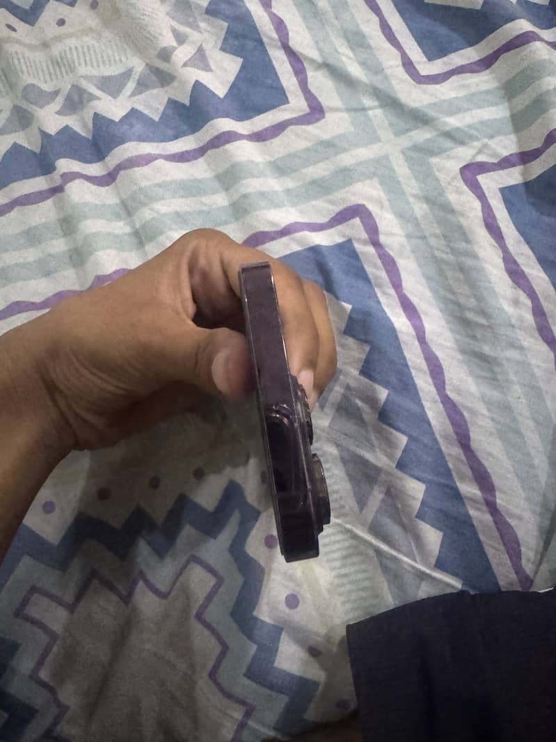 Apple iPhone 14 Pro 1