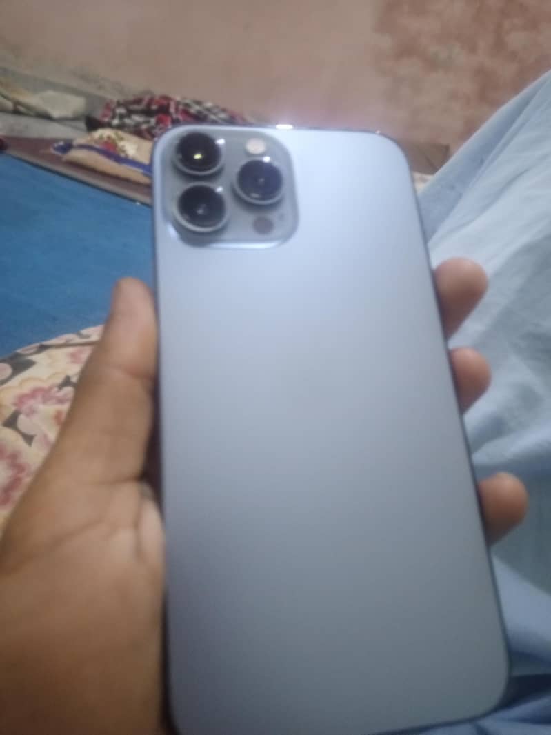 Apple iPhone 13 Pro Max 1