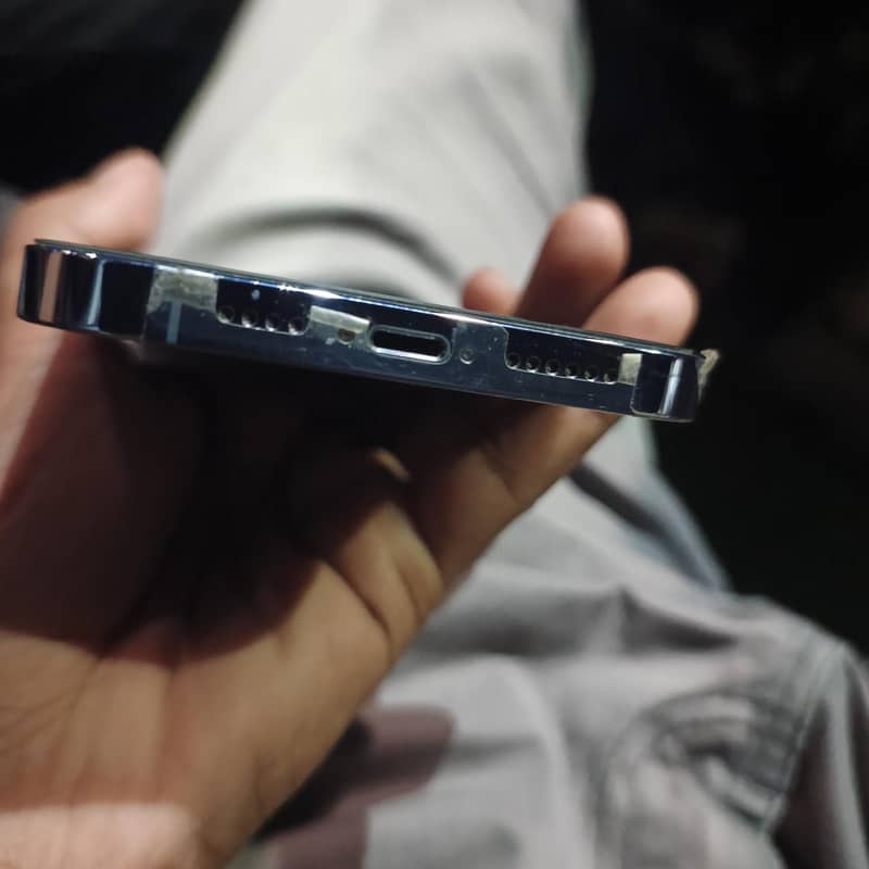 Apple iPhone 13 Pro Max 4