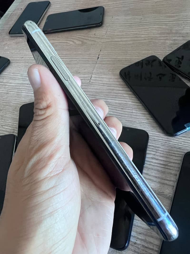 Apple iPhone X 0