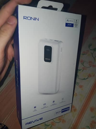 bilkul new hai sirf 2 din use Kia hai 1 year ki warranty hai