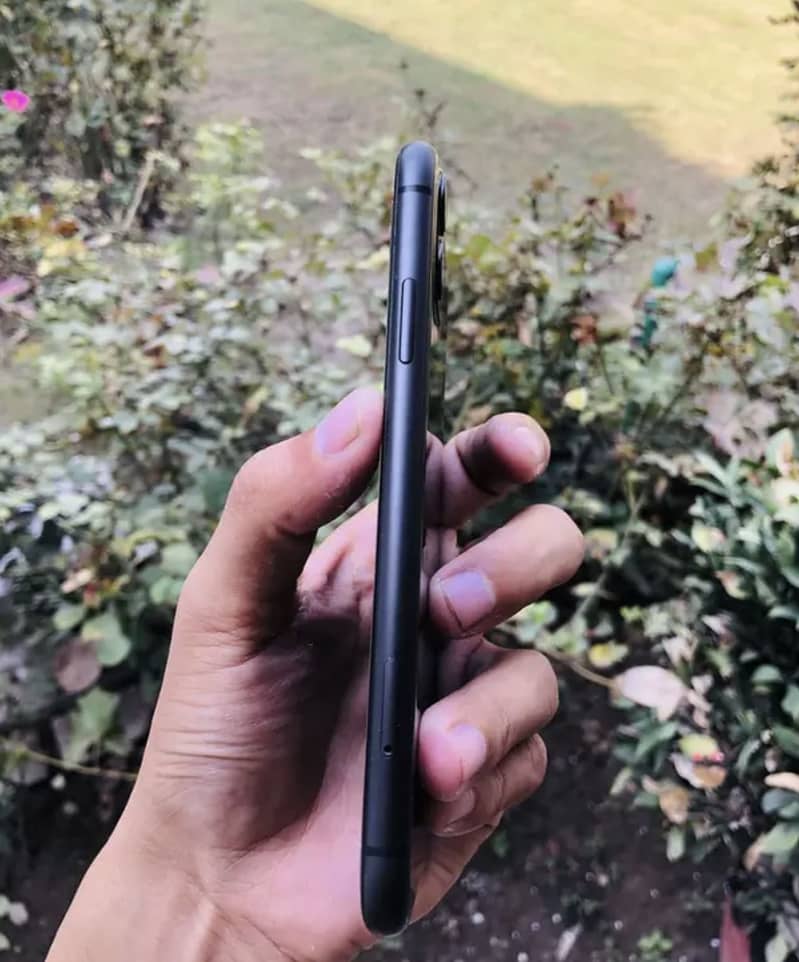 Apple iPhone 11 No Exchange 3