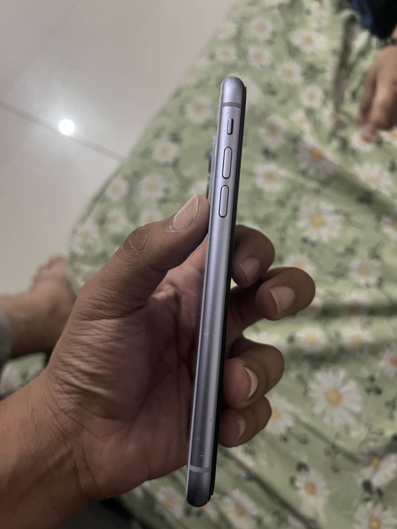 Apple iPhone 11 6