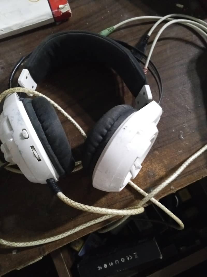 headphone 0