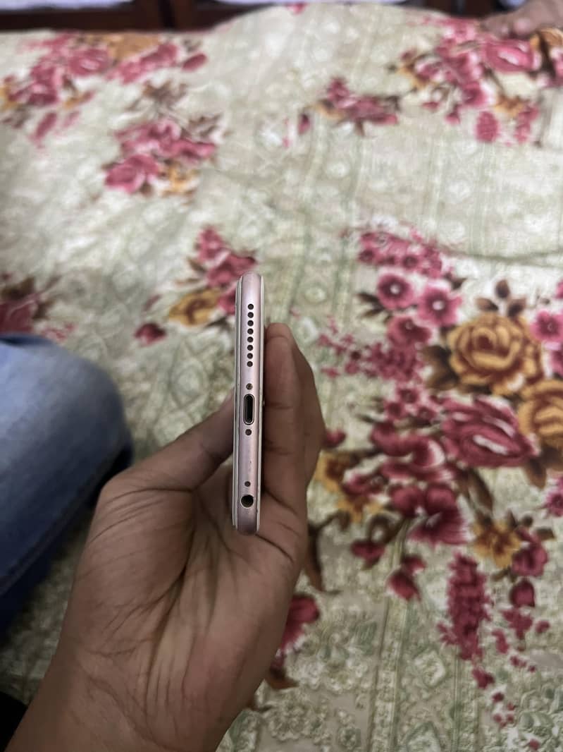 Apple iPhone 6S Plus 4