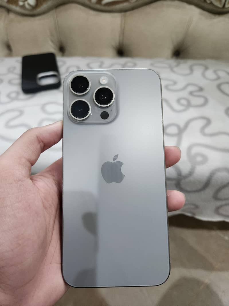 Apple iPhone 15 Pro Max 0